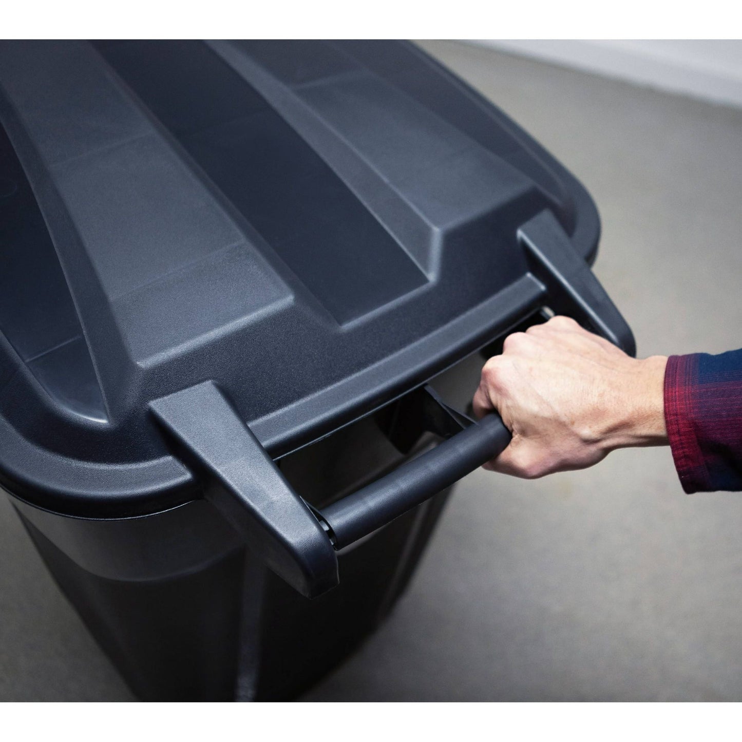 Hyper Tough 32 Gallon Wheeled Heavy Duty Plastic Garbage Can, Attached Lid, Black EasyOptionXY LLC