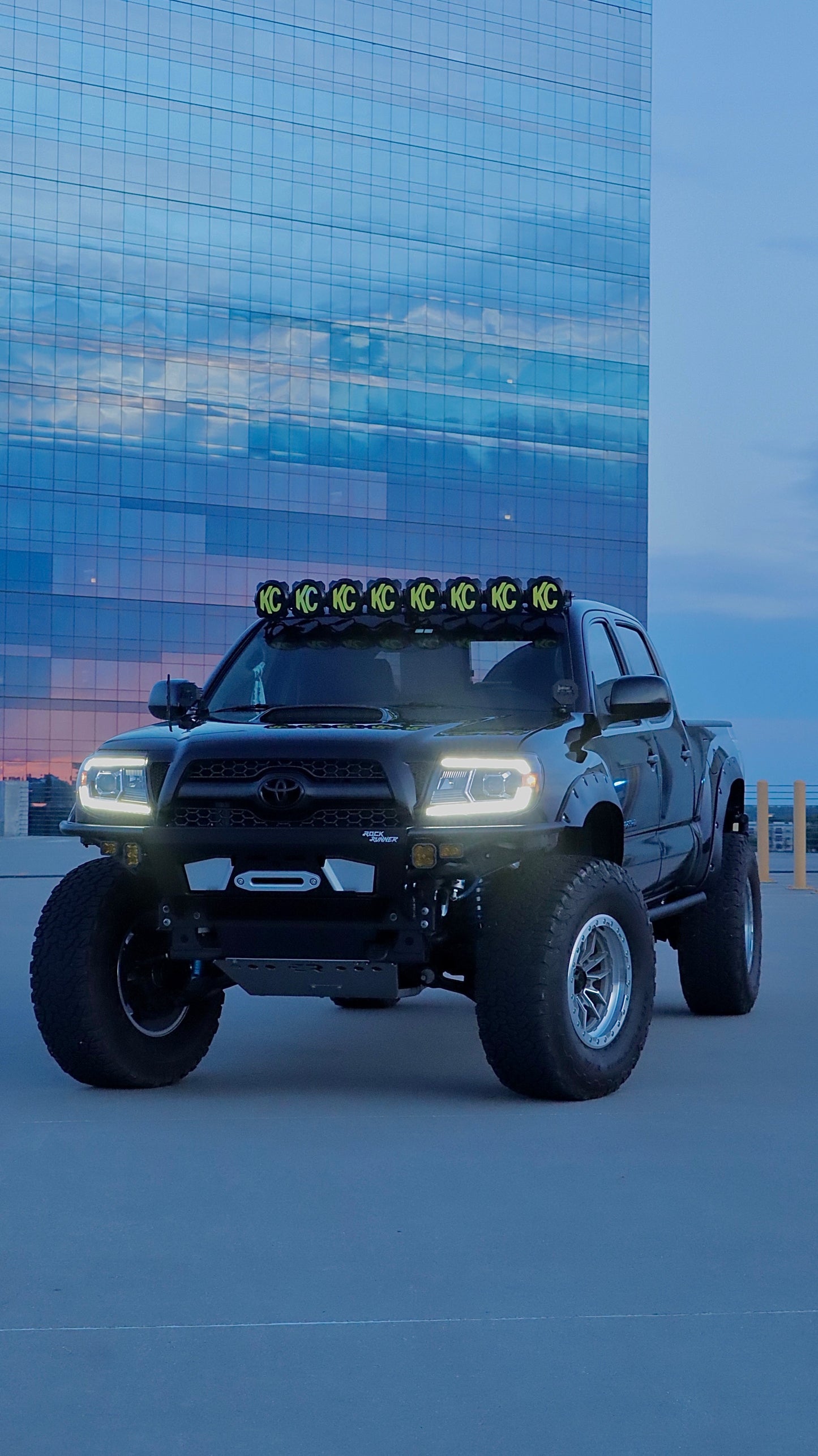 AlphaRex 05-11 Toyota Tacoma LUXX-Series LED Crystal Headlights Black