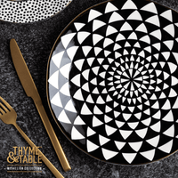 Thyme & Table Dinner Medallion, Black and White EasyOptionXY LLC