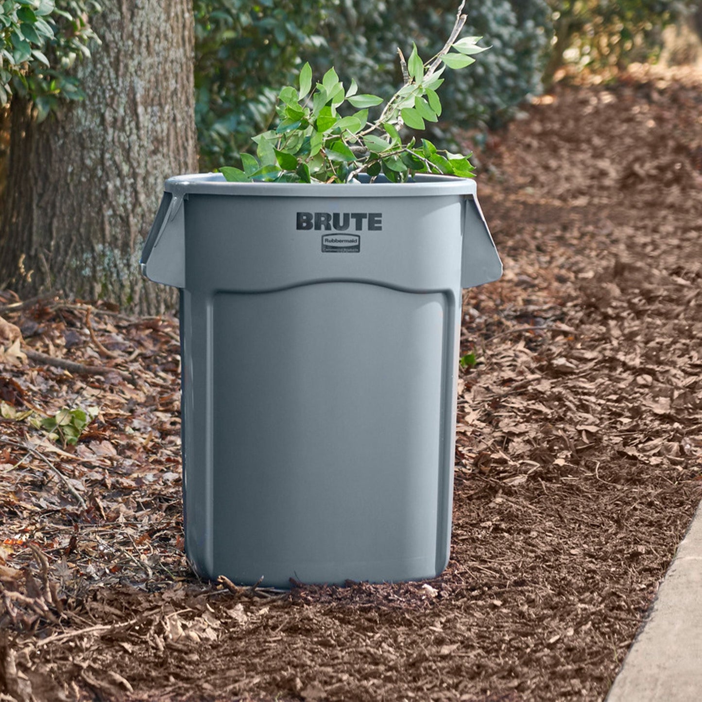 Rubbermaid Brute 32-Gallon Trash Can with Lid, Grey EasyOptionXY LLC