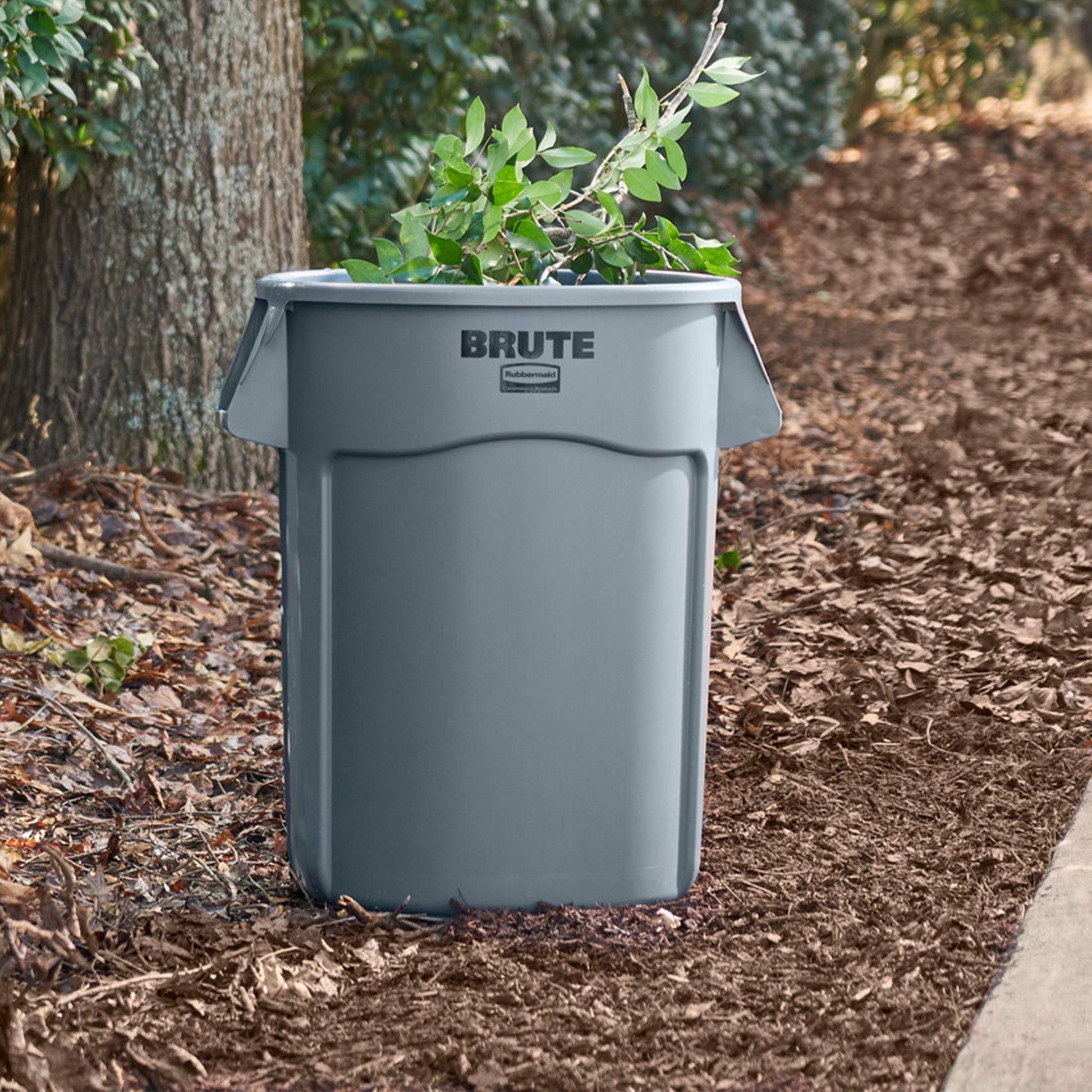 Rubbermaid Brute 32-Gallon Trash Can with Lid, Grey EasyOptionXY LLC