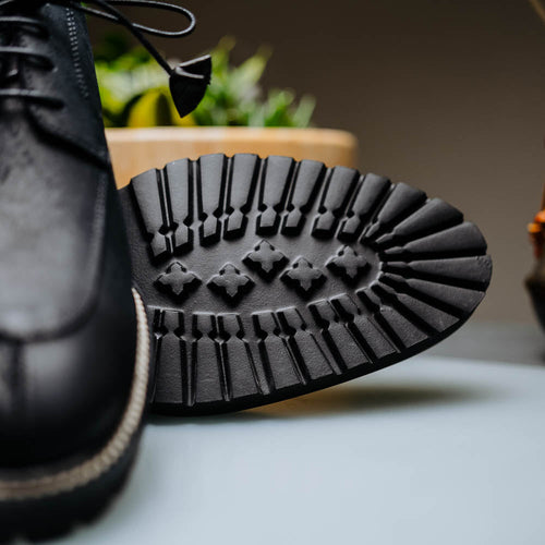 Zelli Italia 26-224-BLK CAMPO Sueded Goatskin Lace Up with Wax Finish, Black