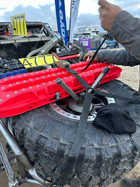 Ultimate Traction recovery board with steel plugs and storage bag MOJAB OFFROAD