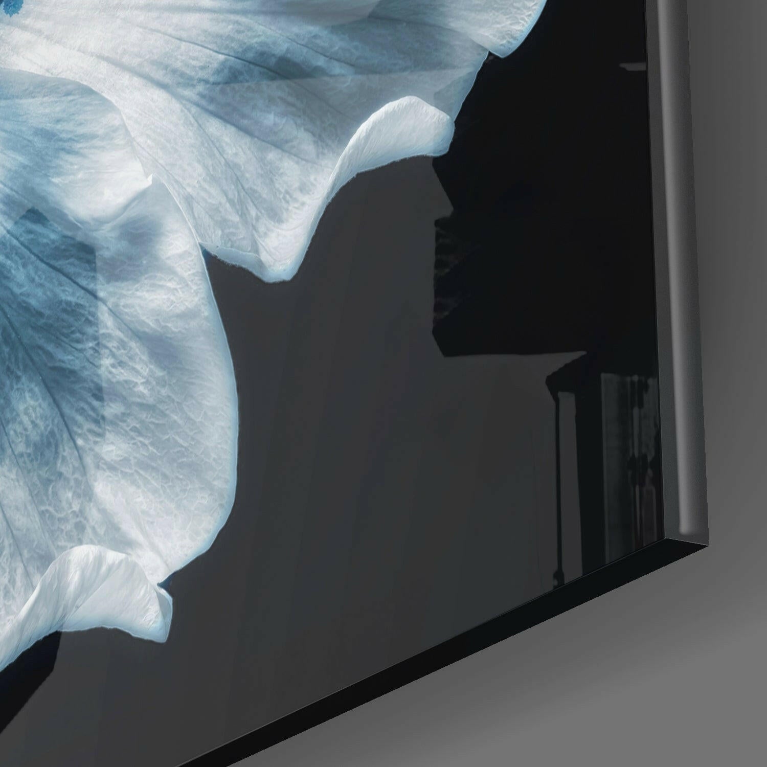 Insigneart USA Insigneart USA Flower Glass Wall Art