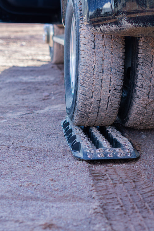 Ultimate Traction recovery board with steel plugs and storage bag MOJAB OFFROAD